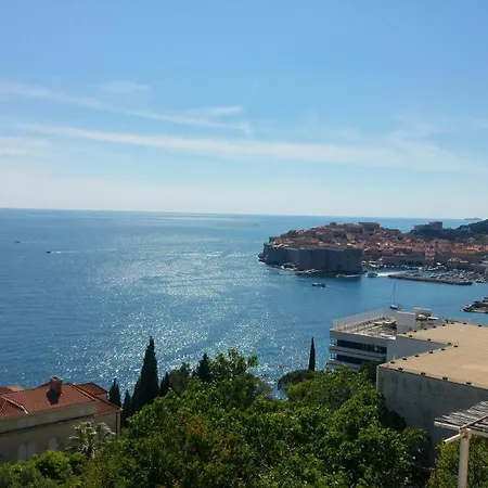 Nik 1 The Views Apartmán