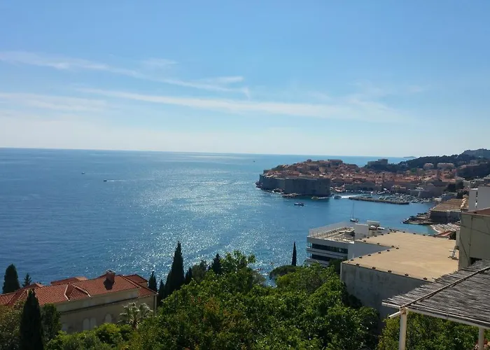 Nik 1 The Views Apartmán