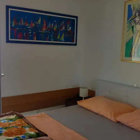 Nik The Views Appartement *